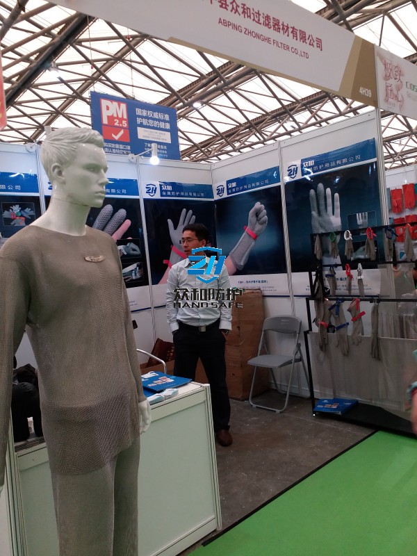 Stainless steel ring mesh cut resistant gloves,